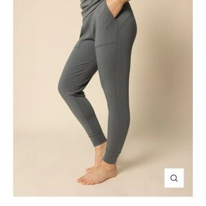 Branwyn merino joggers NWT